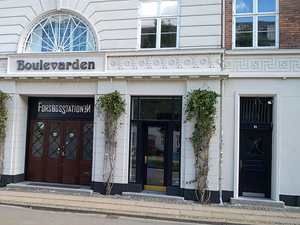 Udfræsede facade bogstaver